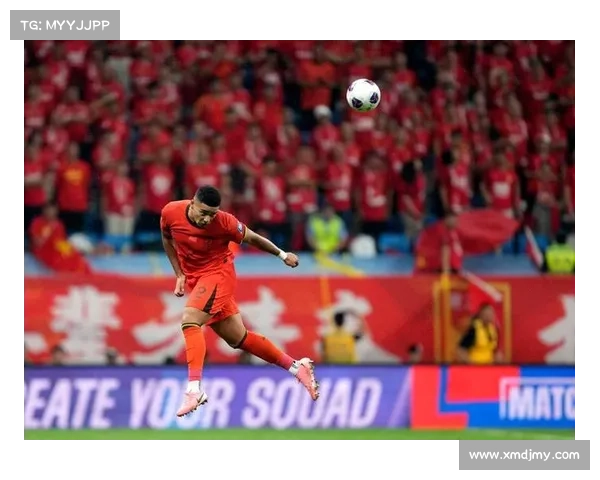 中国国家男子足球队正式出征世界杯亚洲区预选赛展现顽强拼搏精神